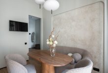 Фото - Аналог кухонного «уголка»: 6 дизайнерских кухонь с диванчиком вместо стульев